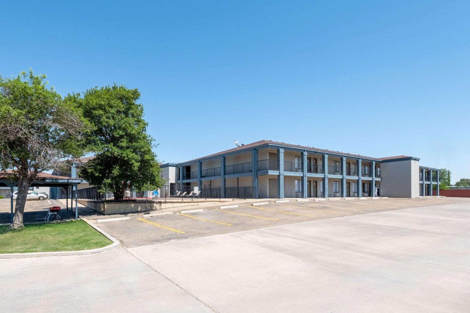 Quality Inn Plainview Exterior photo